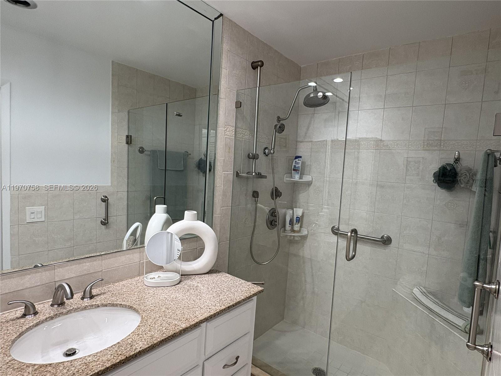 1201 S Riverside Dr 107 Property Photo 16