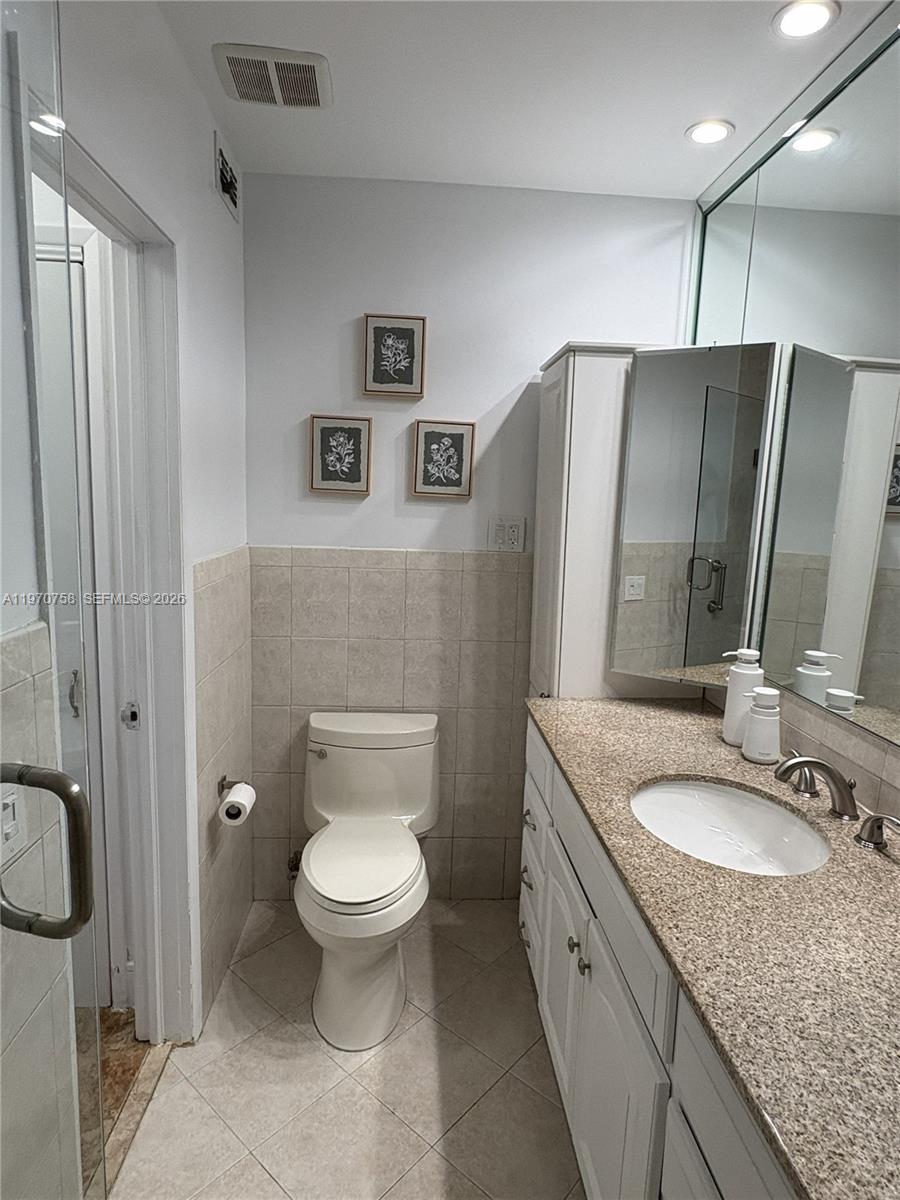 1201 S Riverside Dr 107 Property Photo 17