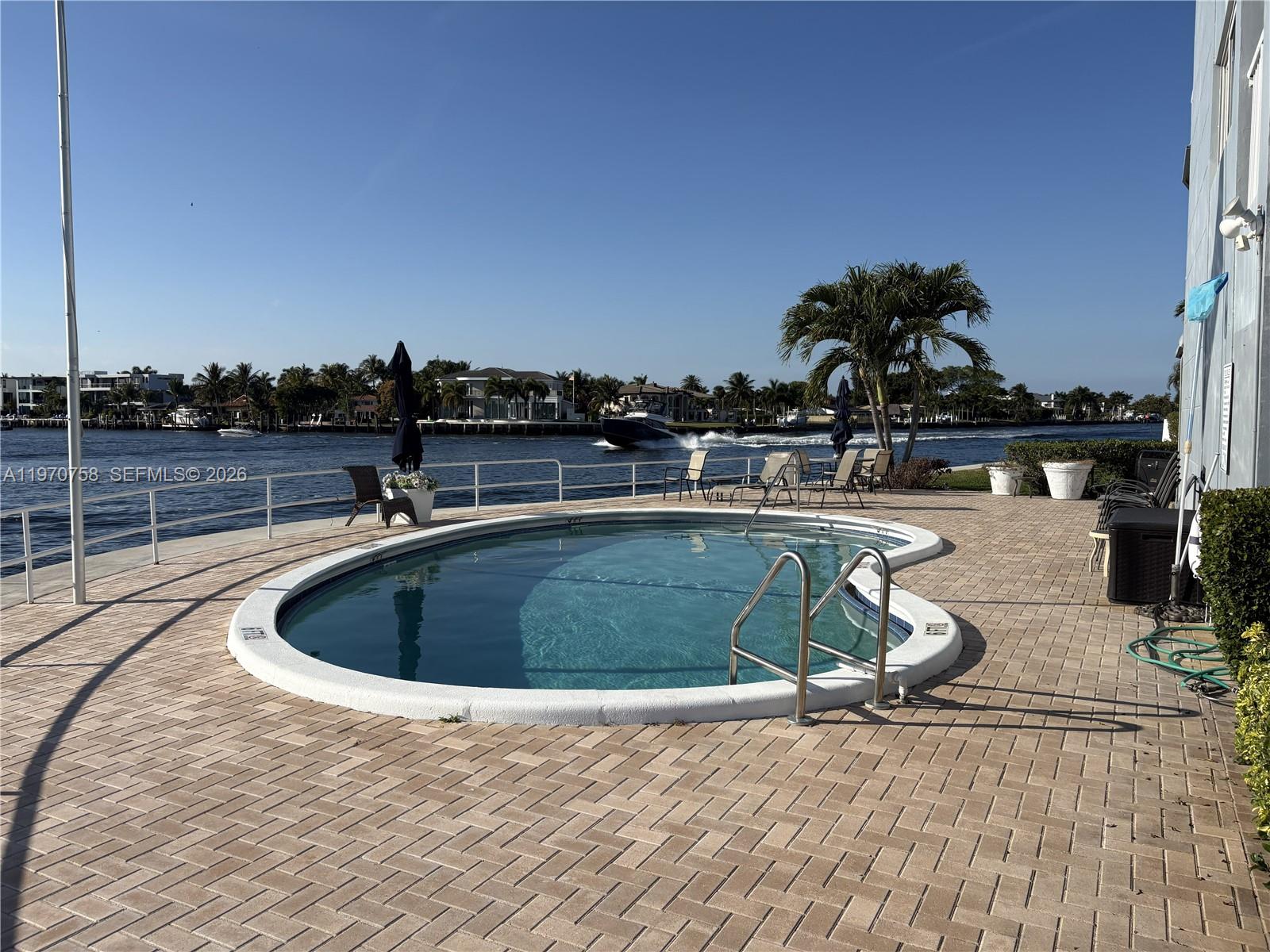 1201 S Riverside Dr 107 Property Photo 25