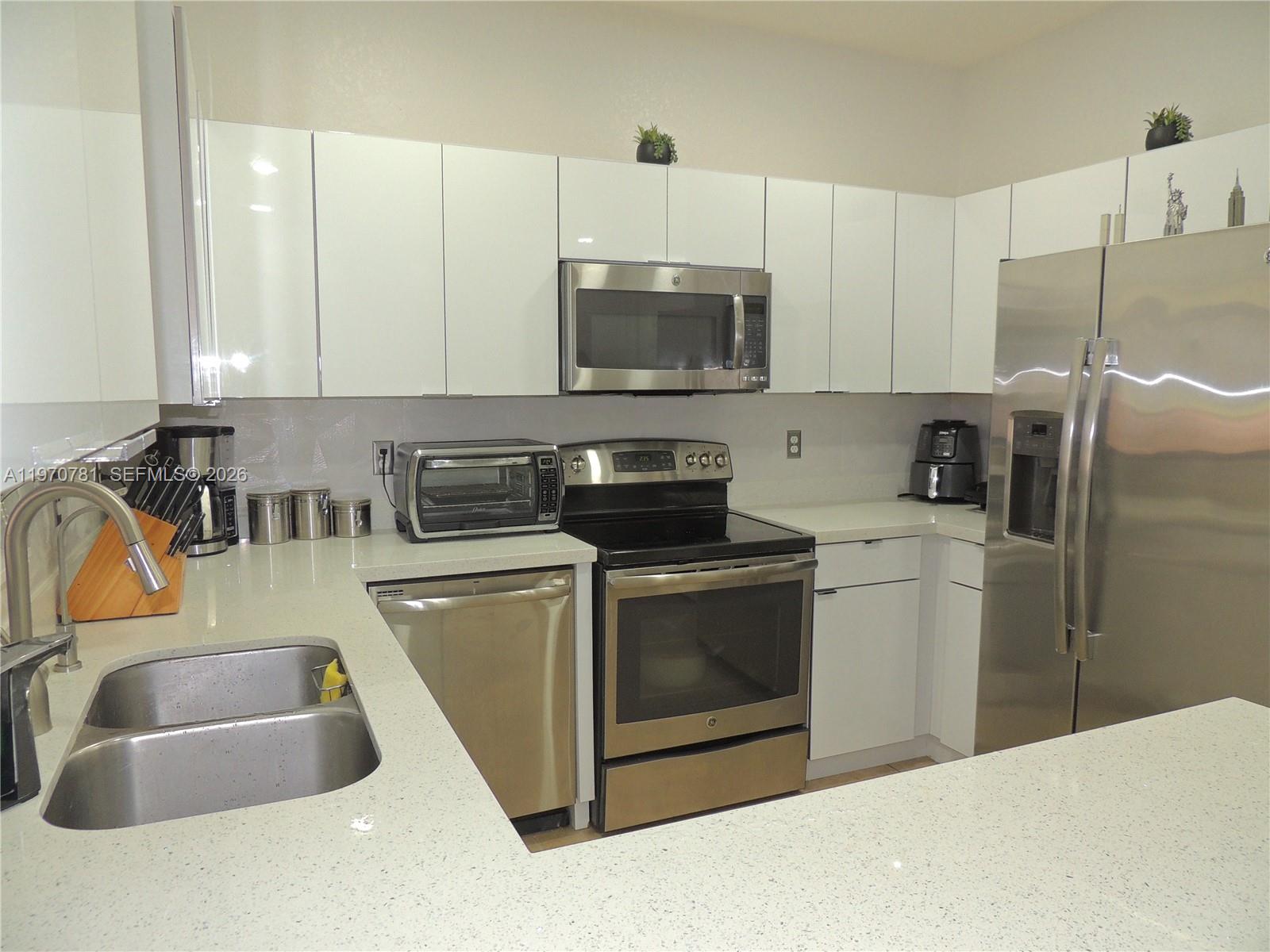 11301 Nw 88th Ter Property Photo 10