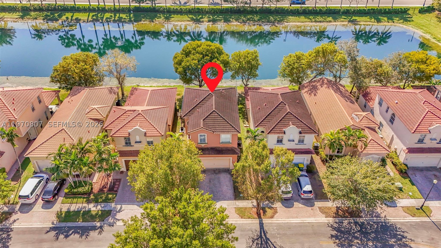 3736 NE 9 CT