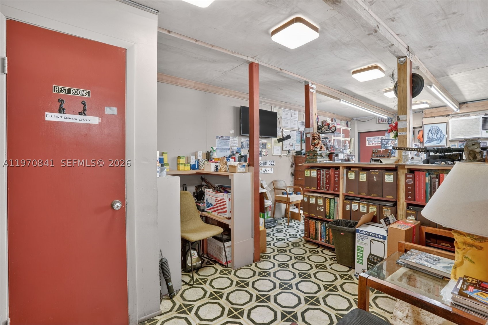 3838 Shipping Ave Property Photo 16