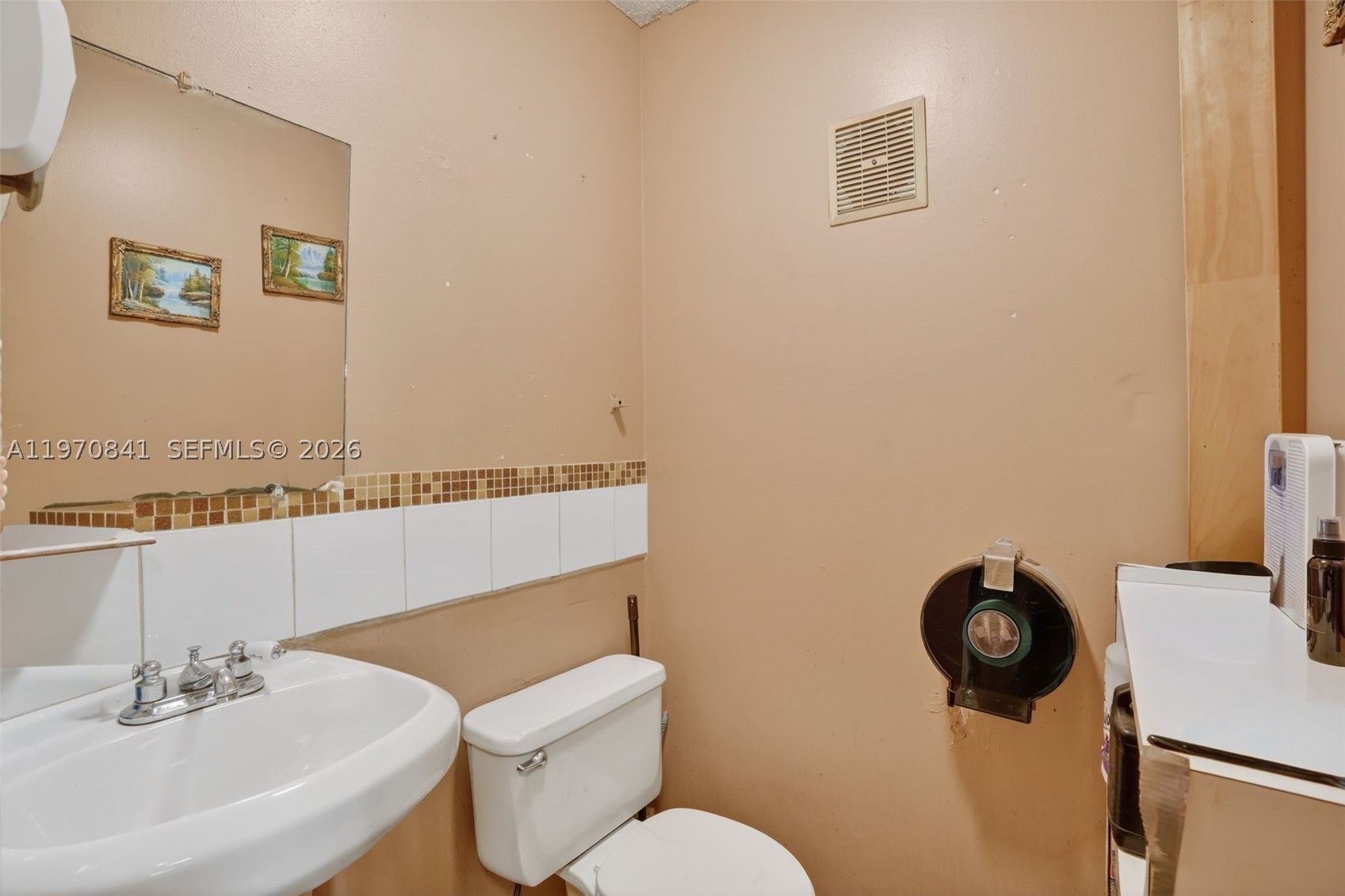 3838 Shipping Ave Property Photo 17
