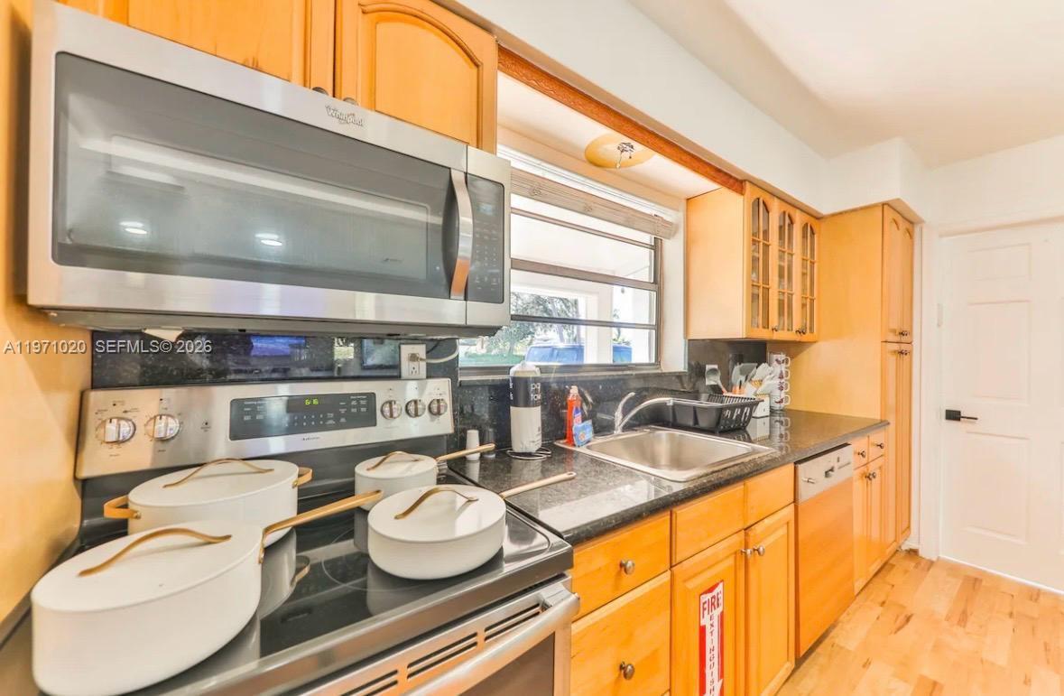 A11971020 Property Photo 11