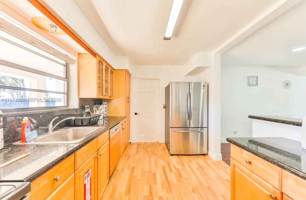 A11971020 Property Photo 13