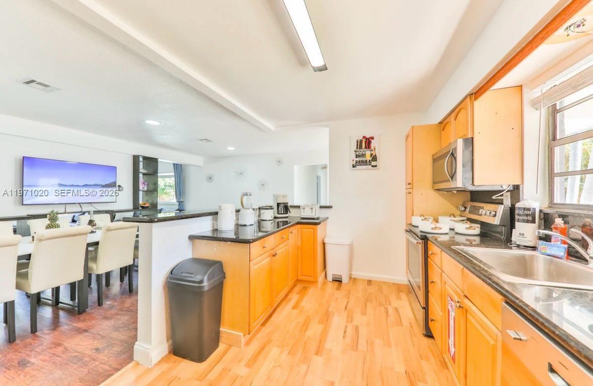 A11971020 Property Photo 16