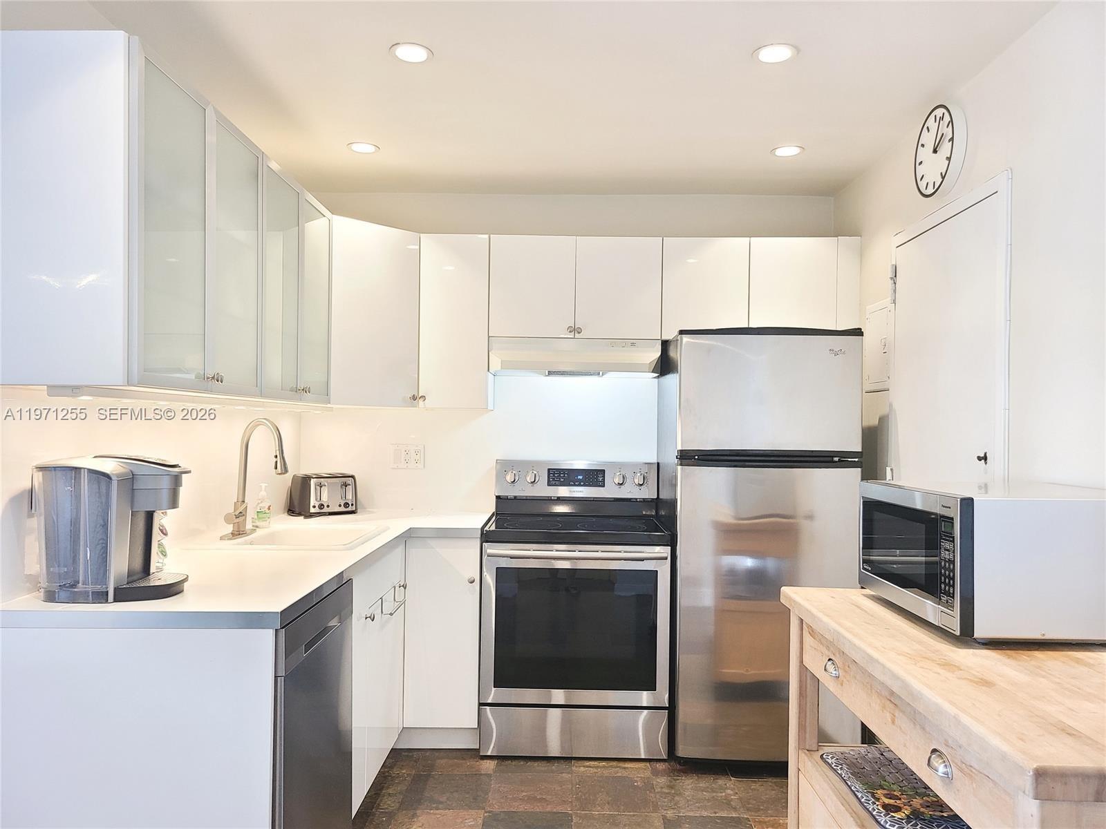401 Golden Isles Dr 1101 Property Photo 6