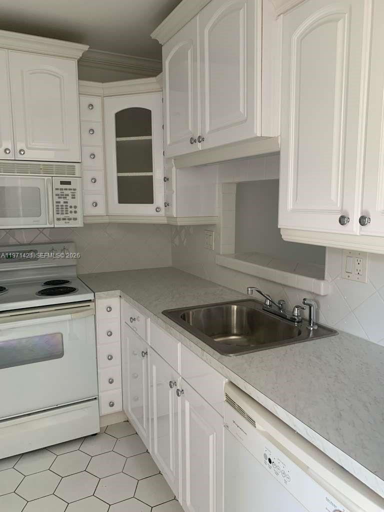 5003 NW 35th St 405 Property Photo 1