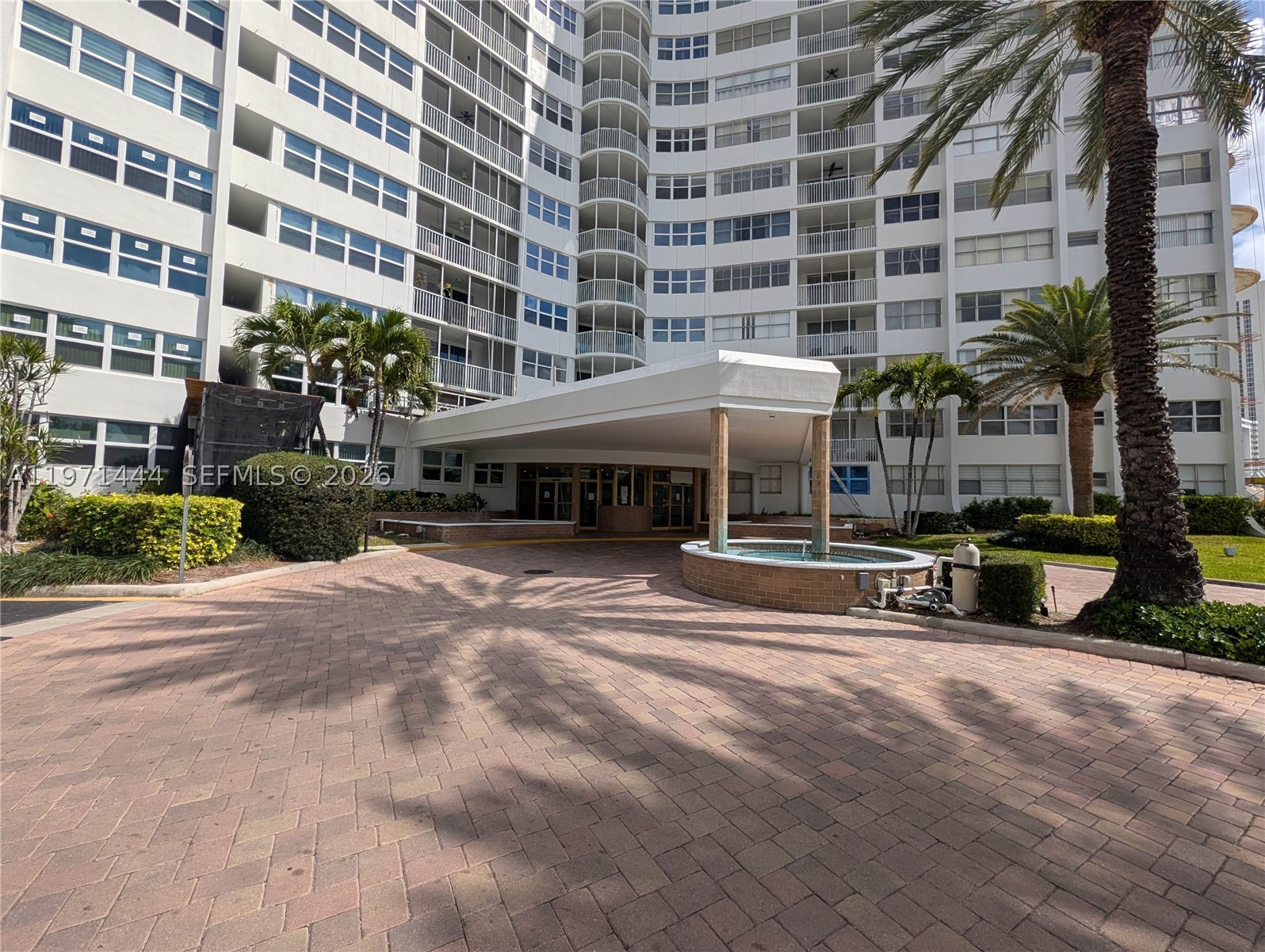 100 Golden Isles Dr Ph9 Property Photo 3