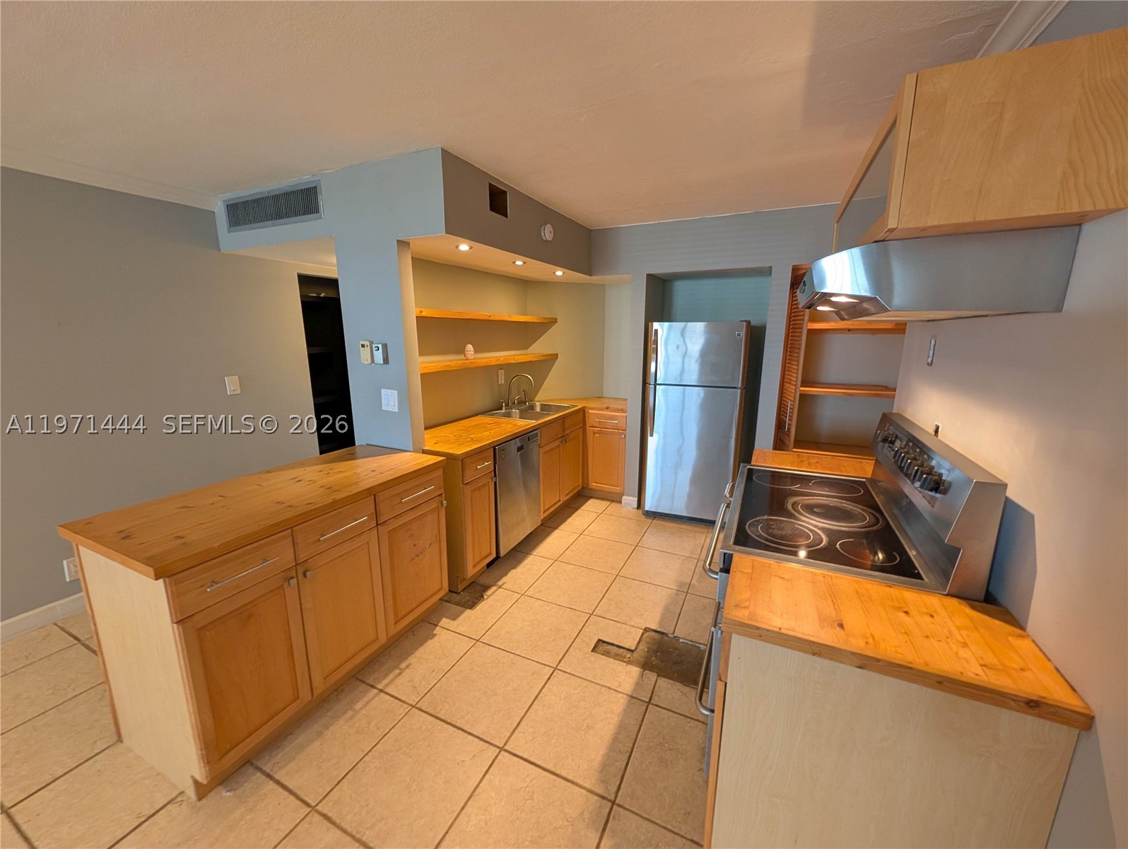 100 Golden Isles Dr Ph9 Property Photo 13