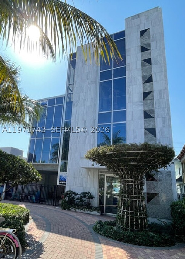 240 Commercial Blvd Property Photo 1
