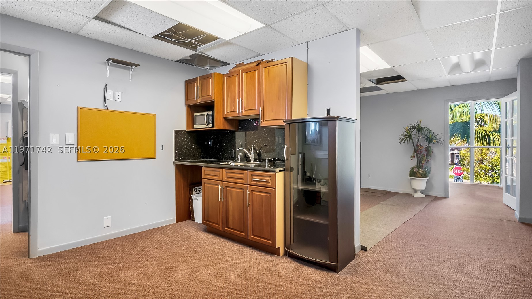 240 Commercial Blvd Property Photo 21