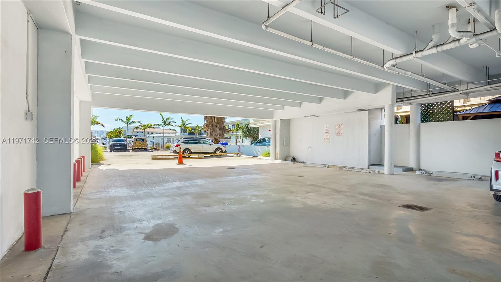 240 Commercial Blvd Property Photo 35