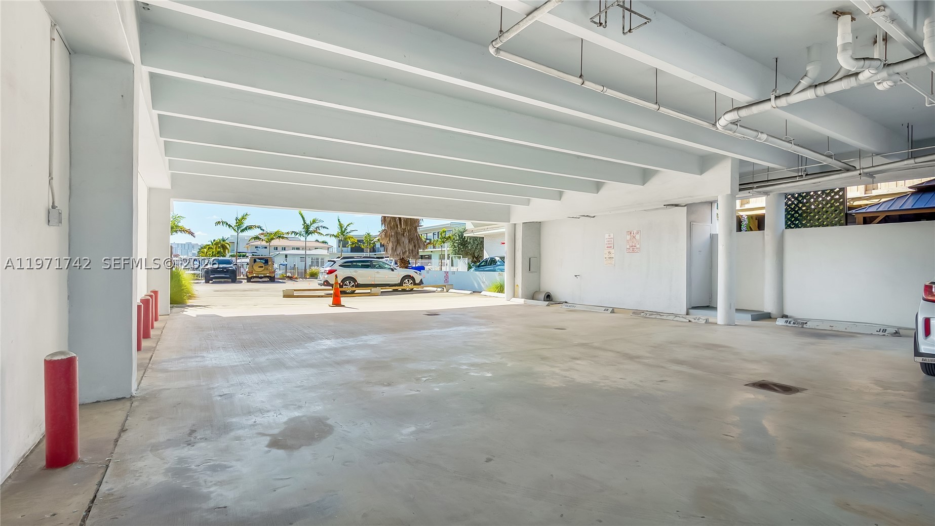 240 Commercial Blvd Property Photo 35