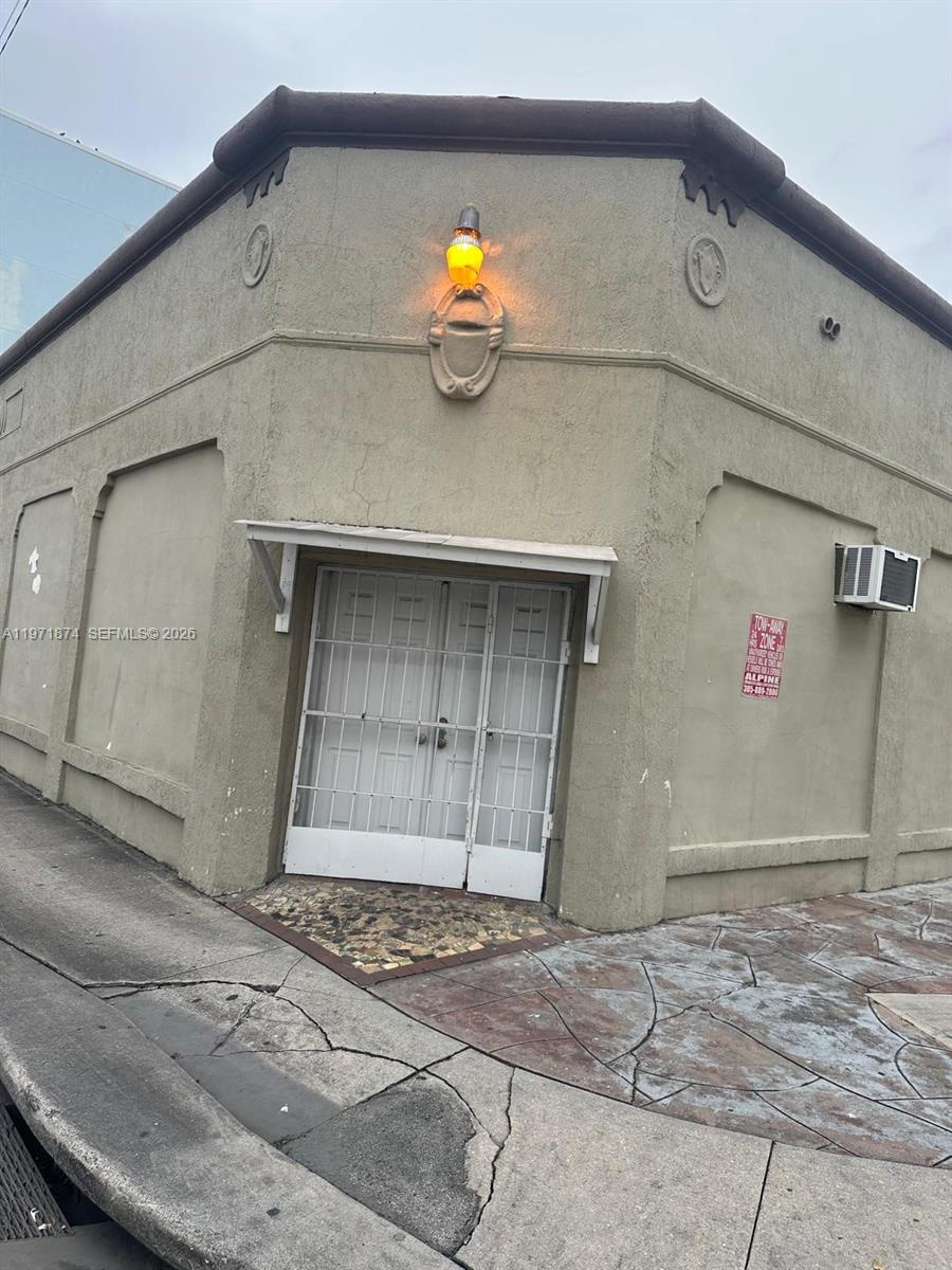 5301 Nw 17th Ave Property Photo 3