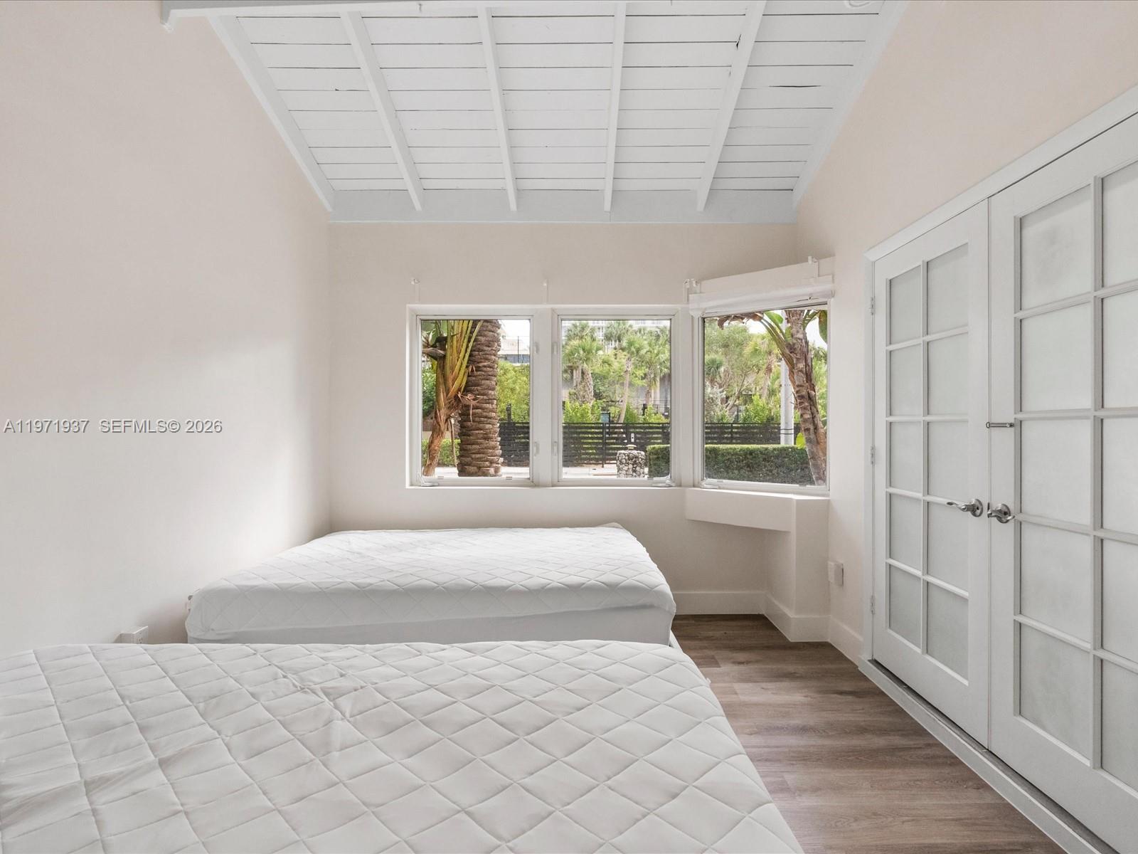 8934 Harding Ave Property Photo 25