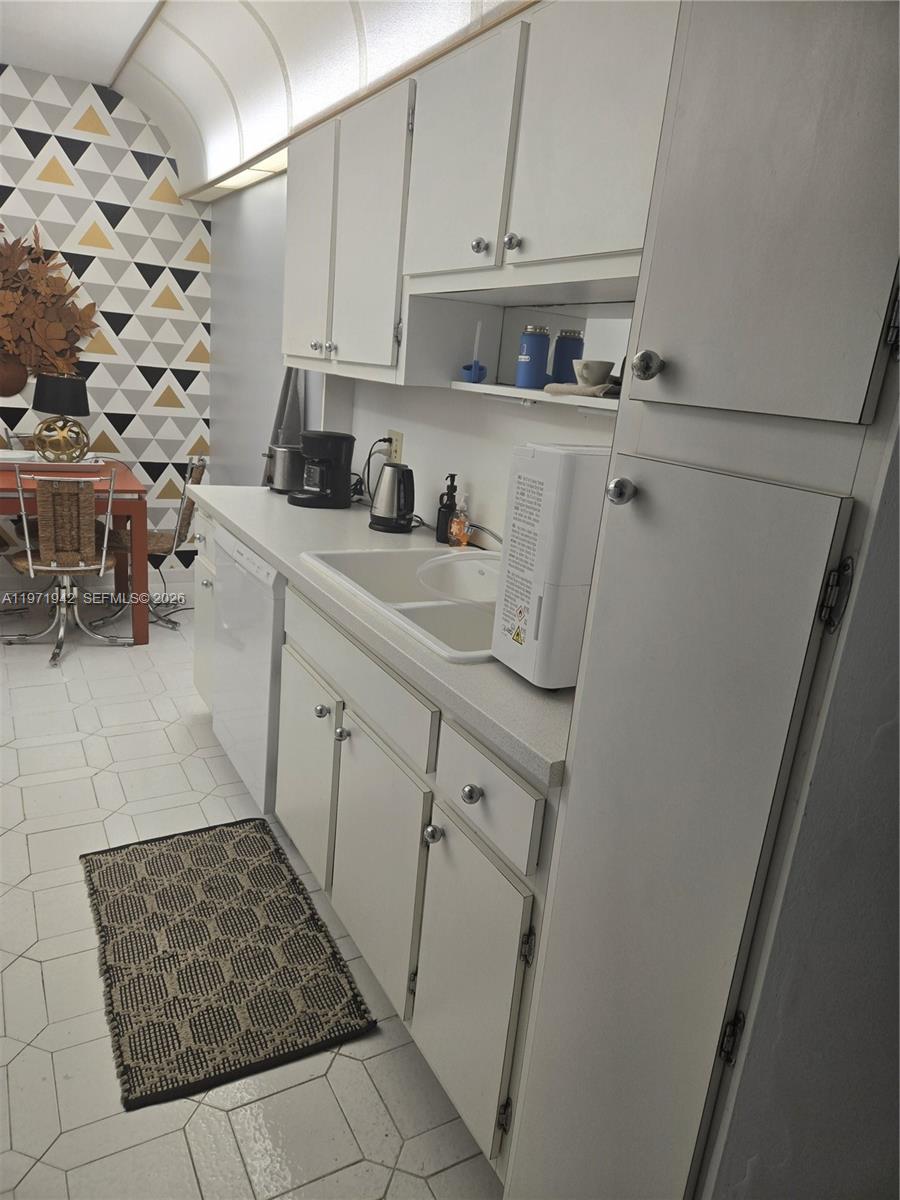 4001 Hillcrest Dr 909 Property Photo 12