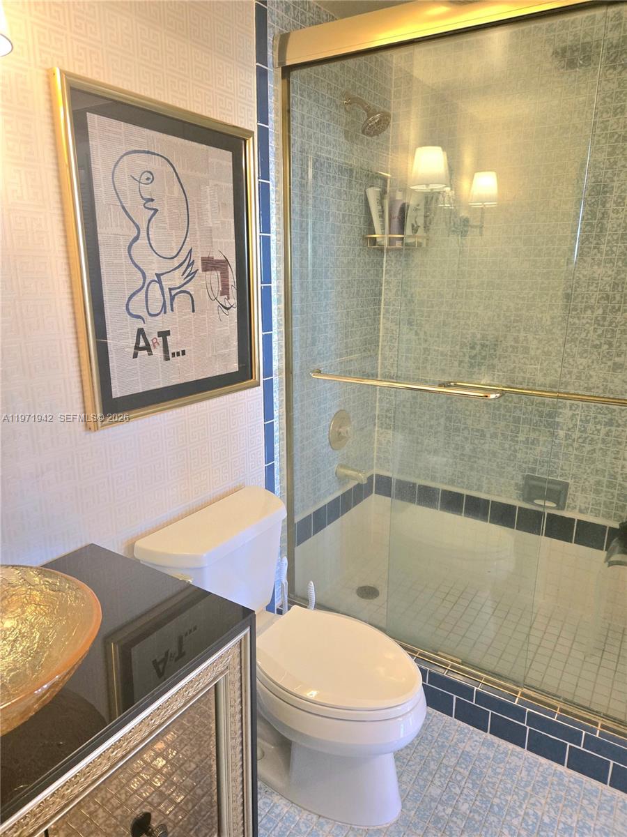 4001 Hillcrest Dr 909 Property Photo 17