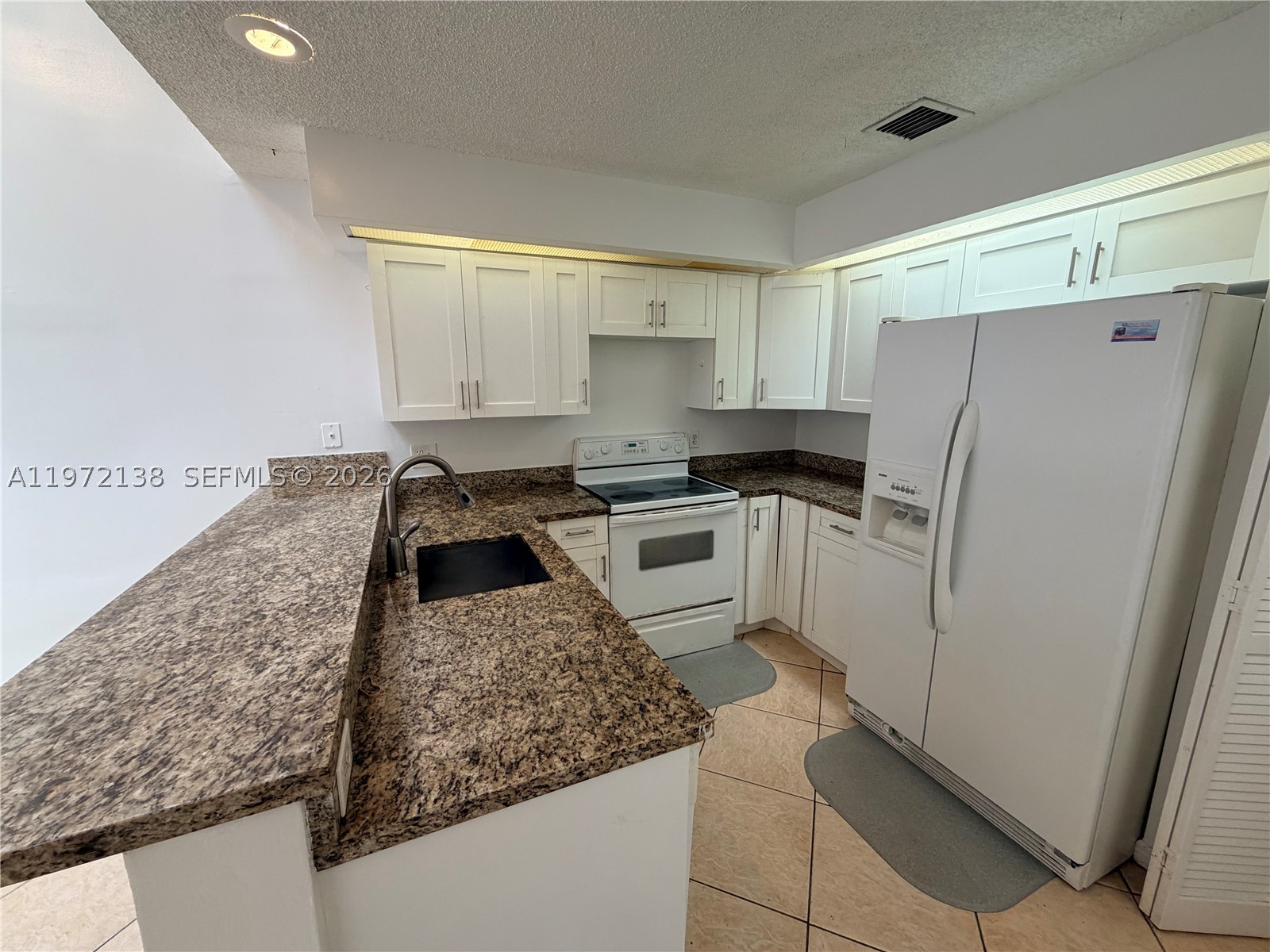 1818 Racquet Ct Property Photo 3