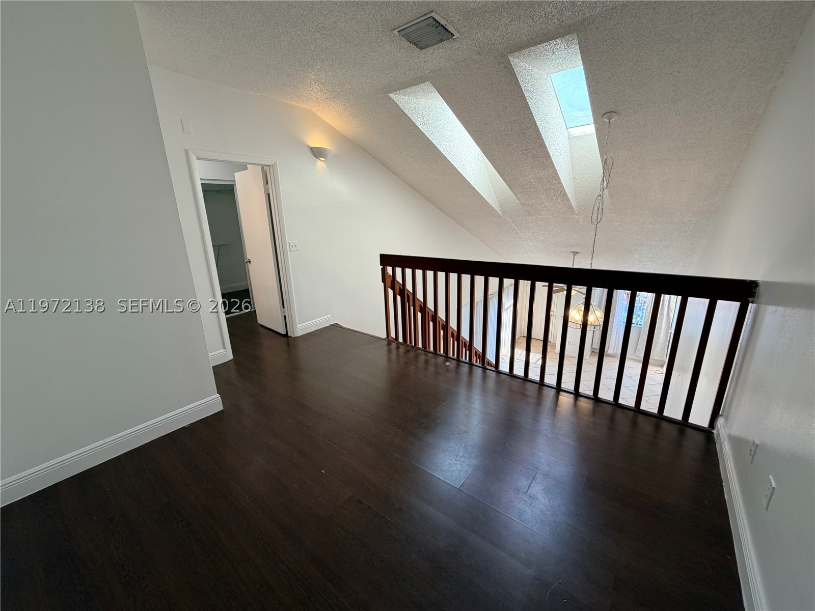 1818 Racquet Ct Property Photo 6
