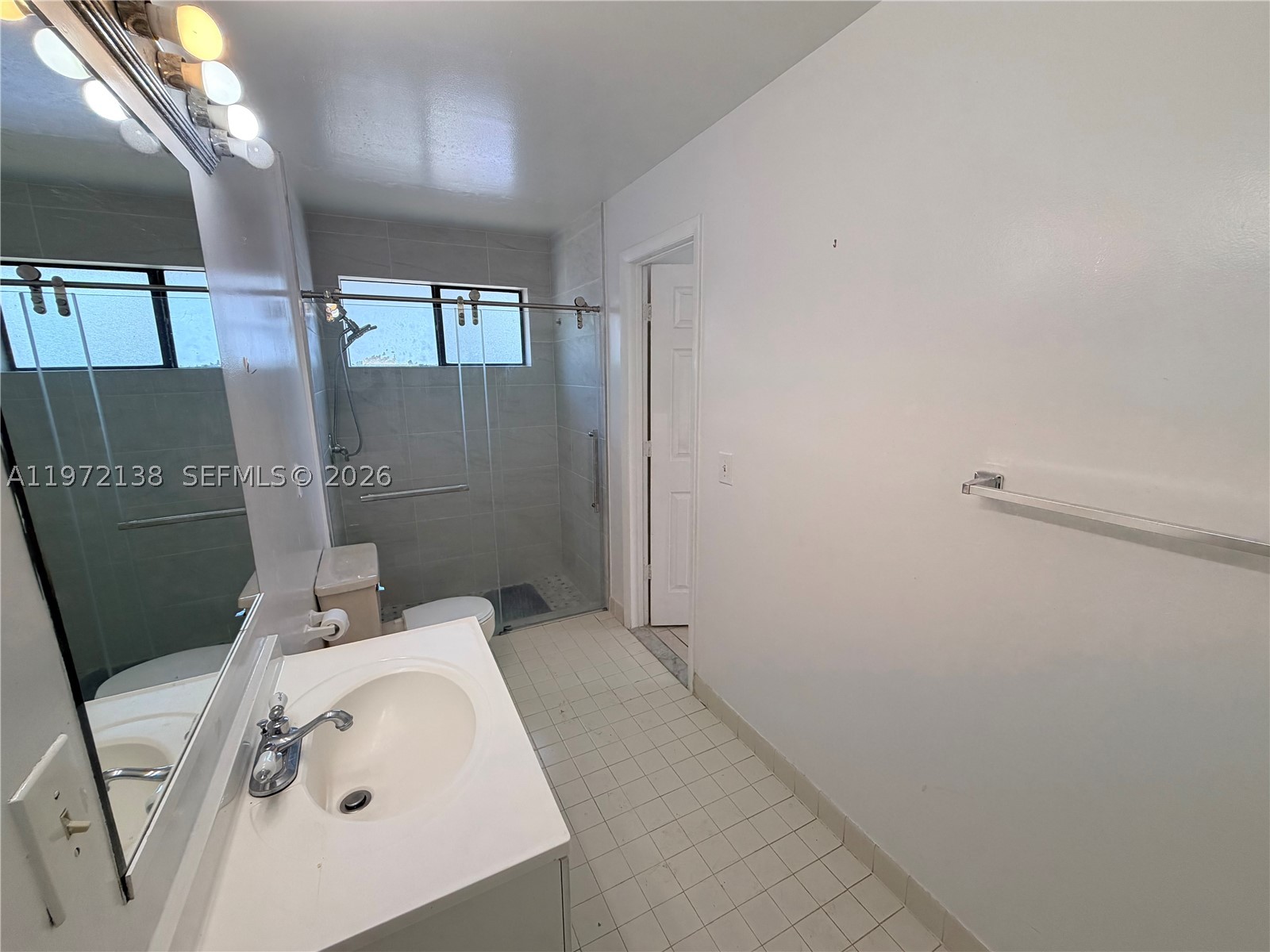 1818 Racquet Ct Property Photo 13
