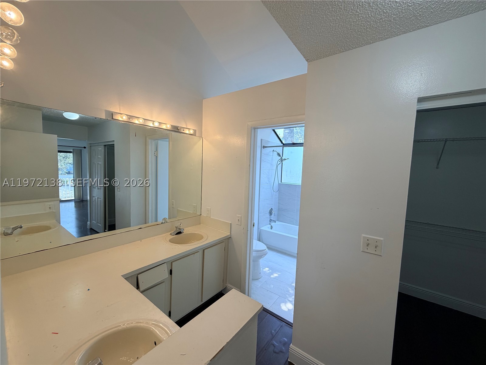 1818 Racquet Ct Property Photo 14