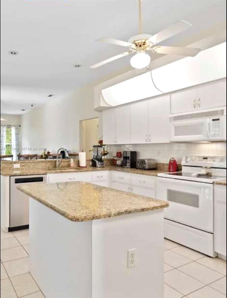 13448 Mauna Loa Ct Property Photo 6