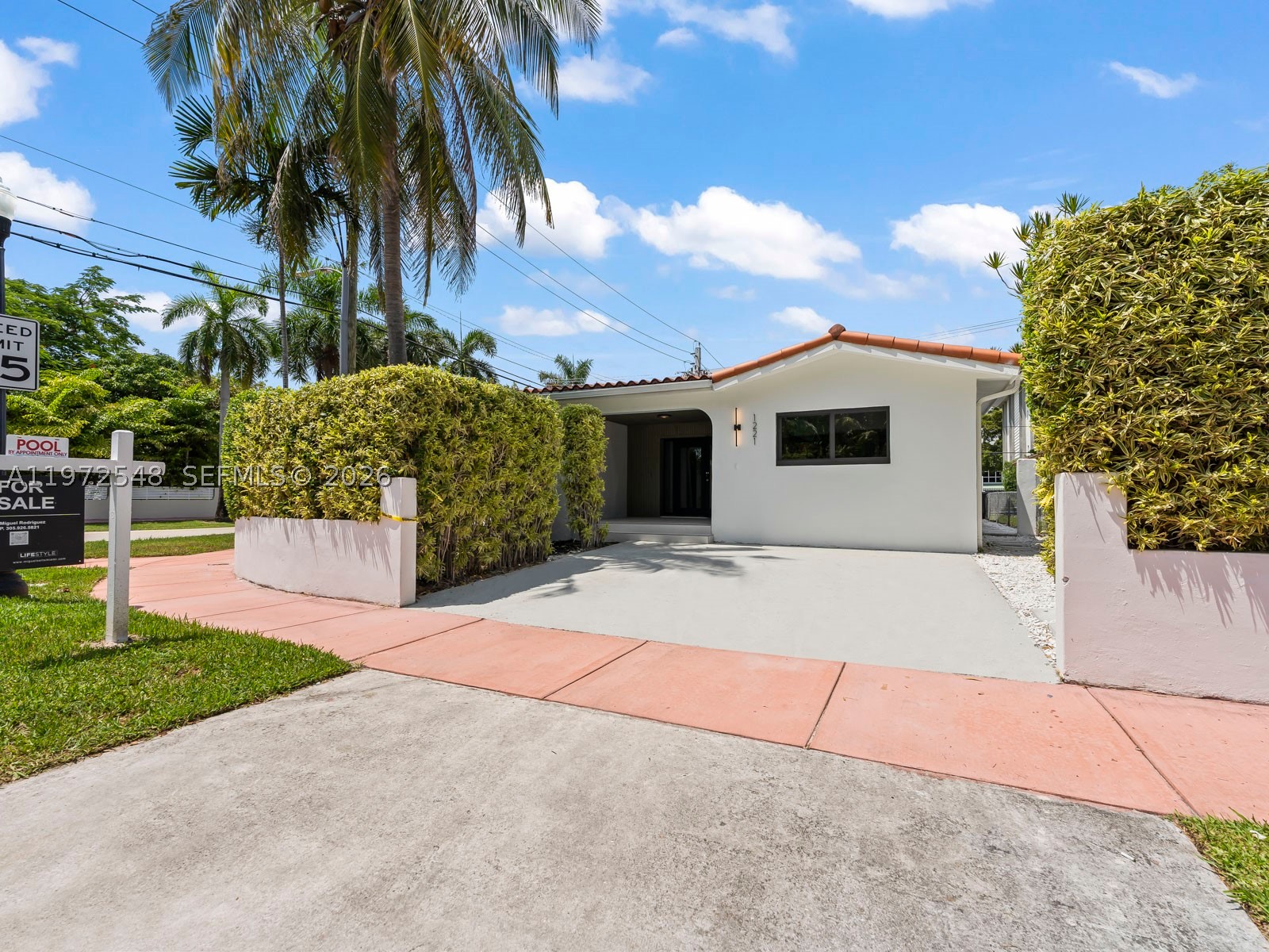 1221 Biarritz Dr Property Photo 1