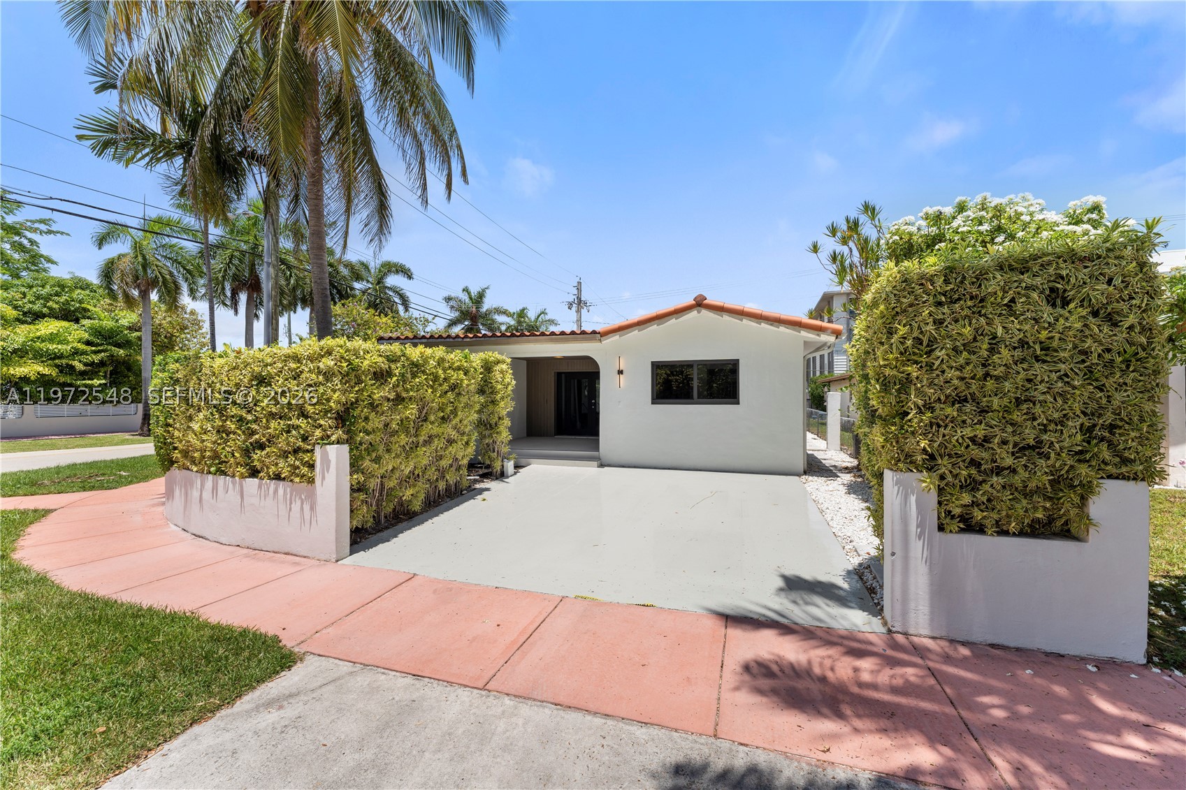 1221 Biarritz Dr Property Photo 3