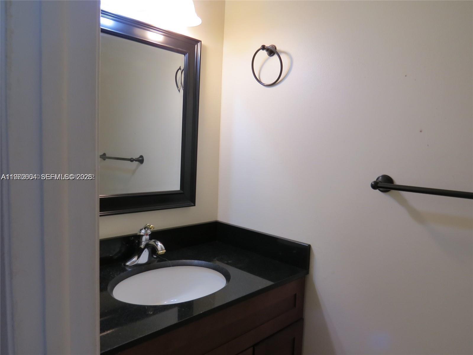 216 Lakeside Cir Property Photo 8