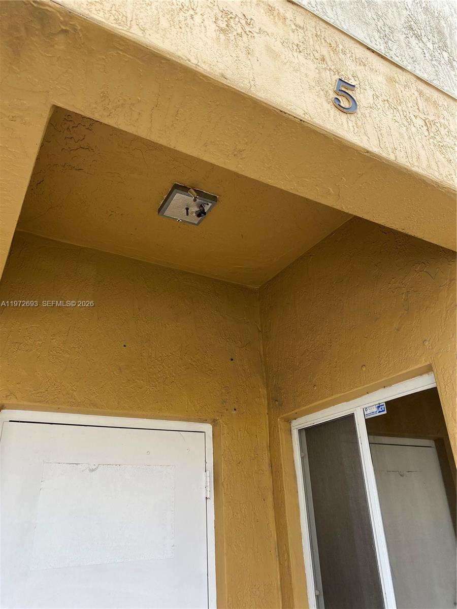 2431 W 80th St 5-c Property Photo 2