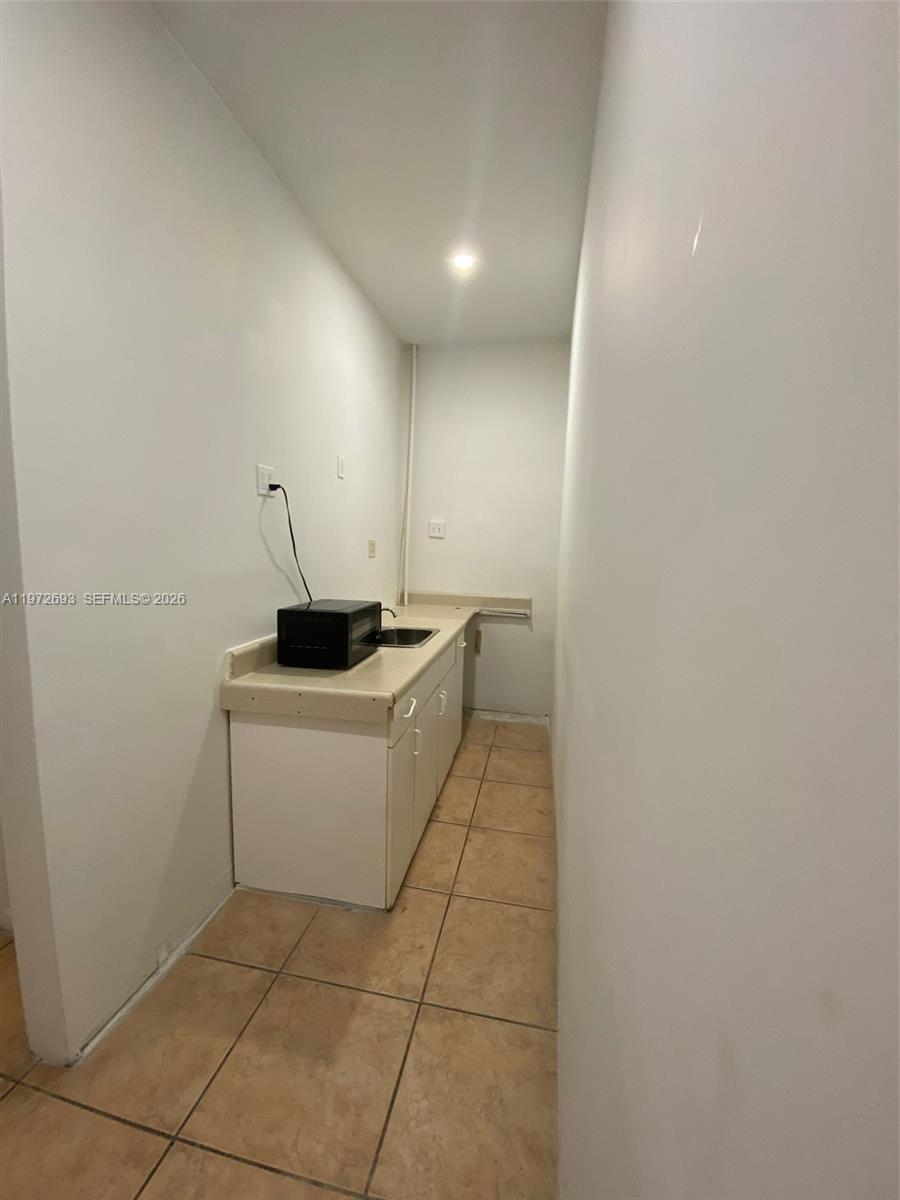 2431 W 80th St 5-c Property Photo 8