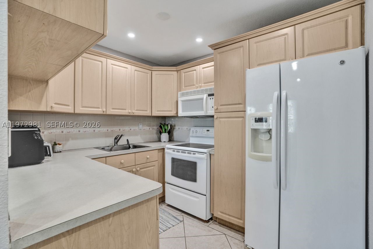 3665 Ne 167th St 208 Property Photo 11
