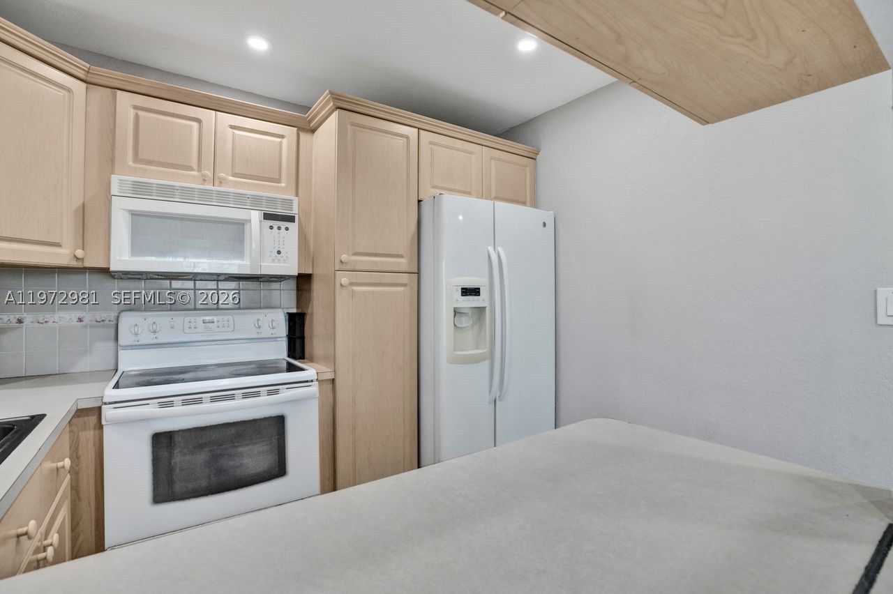 3665 Ne 167th St 208 Property Photo 14