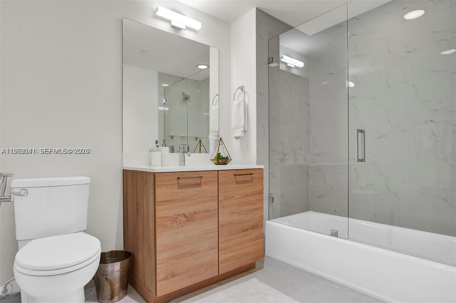 16385 Biscayne Blvd 421 Property Photo 17