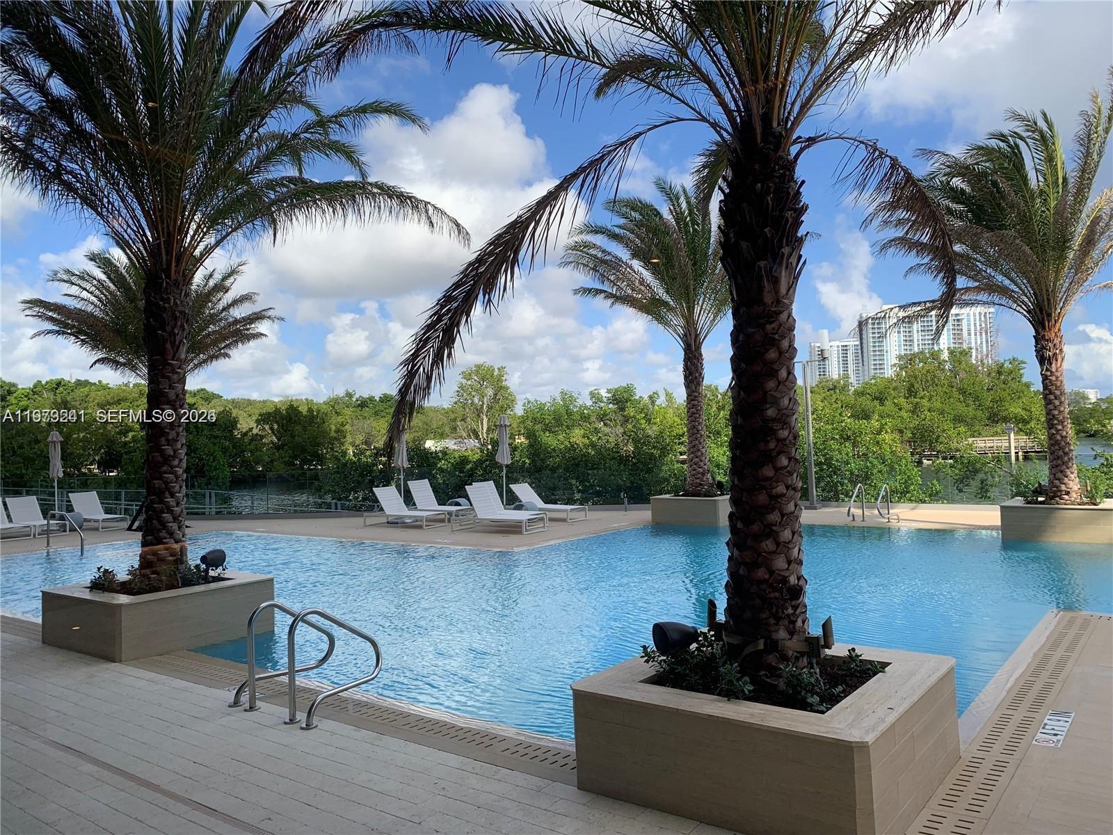 16385 Biscayne Blvd 421 Property Photo 25