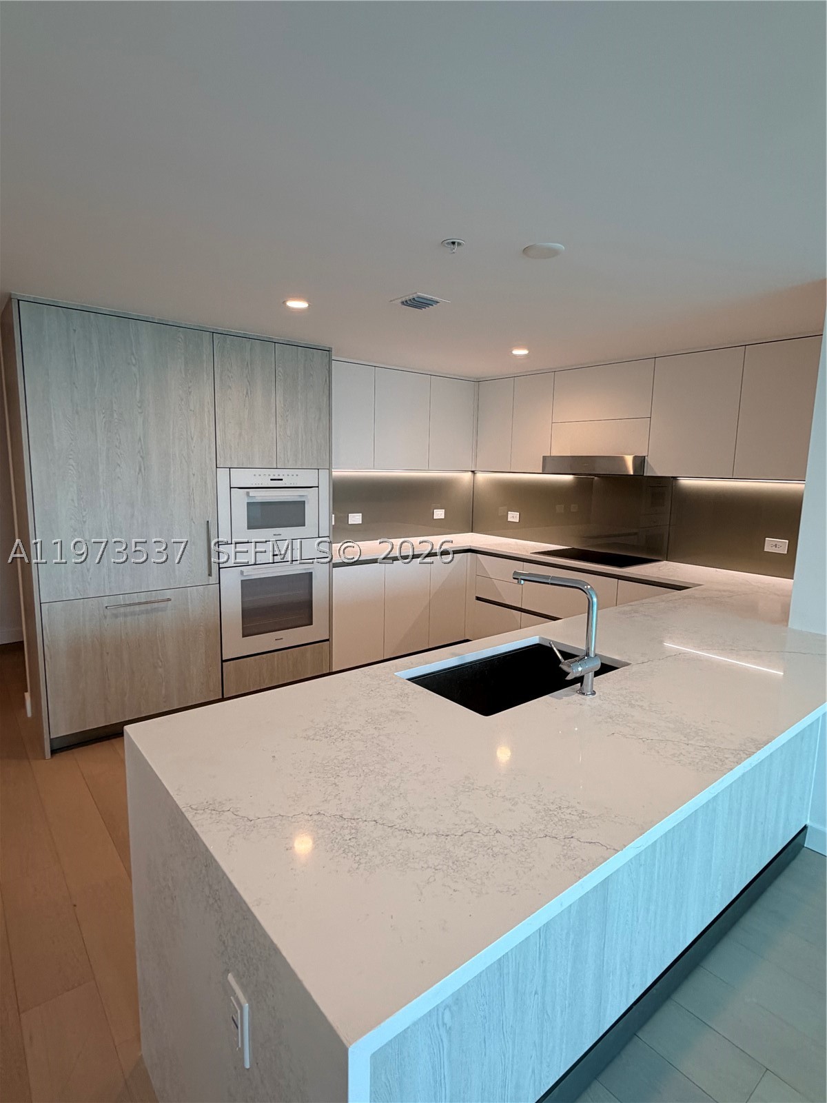9221 E Bay Harbor Dr 309 Property Photo 13