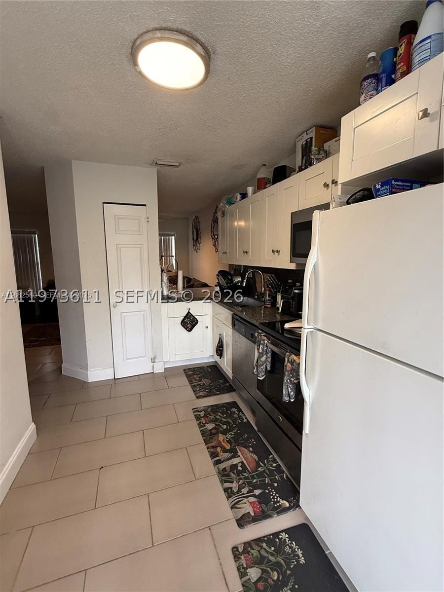 20305 Nw 27th Ct Property Photo 3