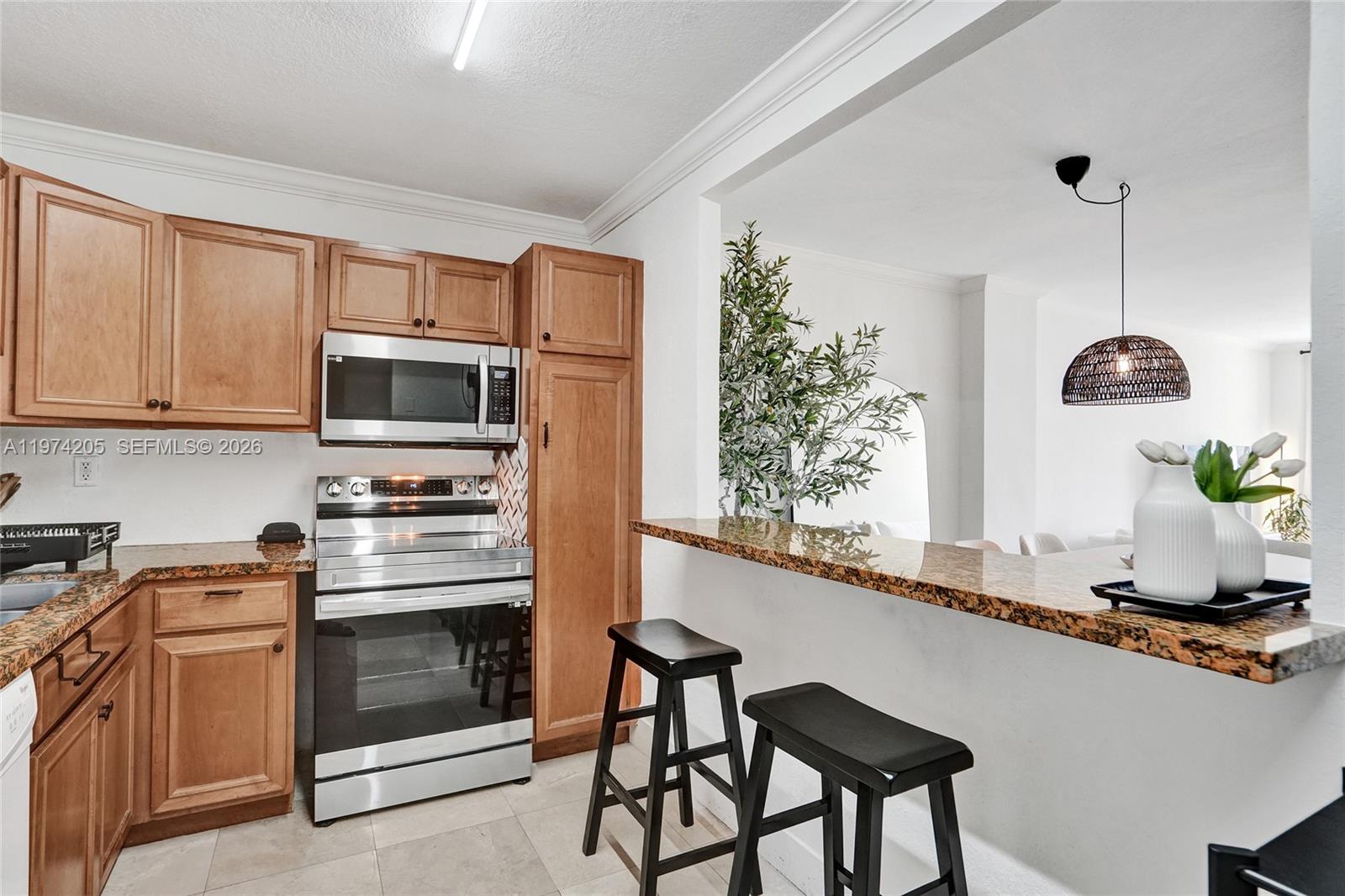 19380 Collins Ave 718 Property Photo 10