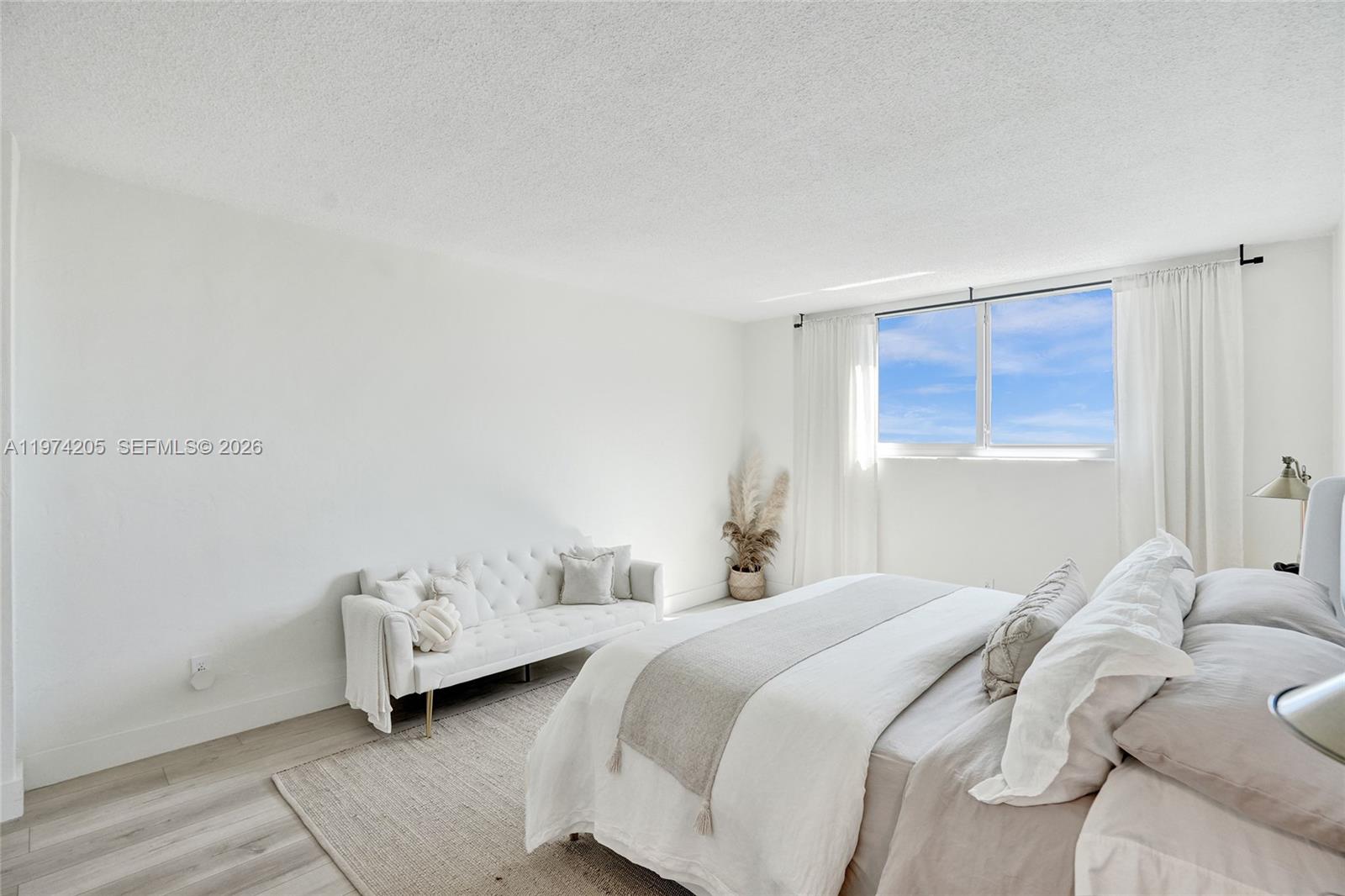 19380 Collins Ave 718 Property Photo 14