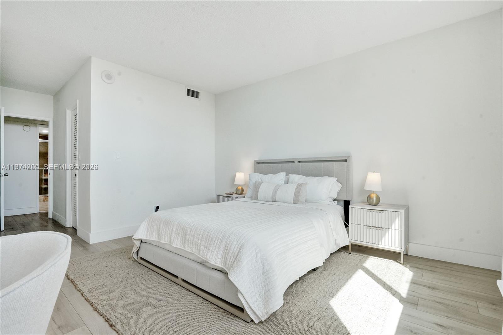 19380 Collins Ave 718 Property Photo 22