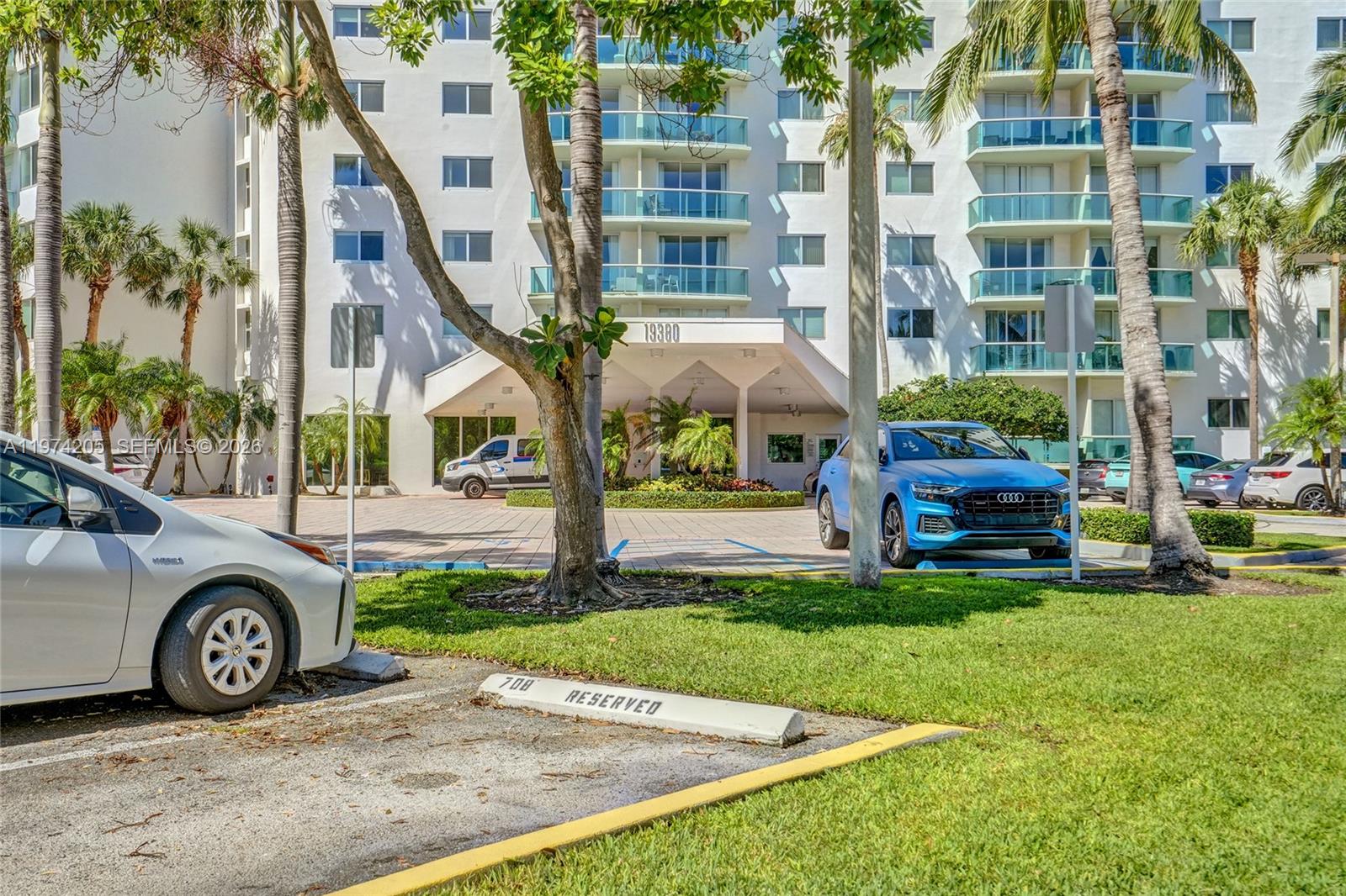 19380 Collins Ave 718 Property Photo 33