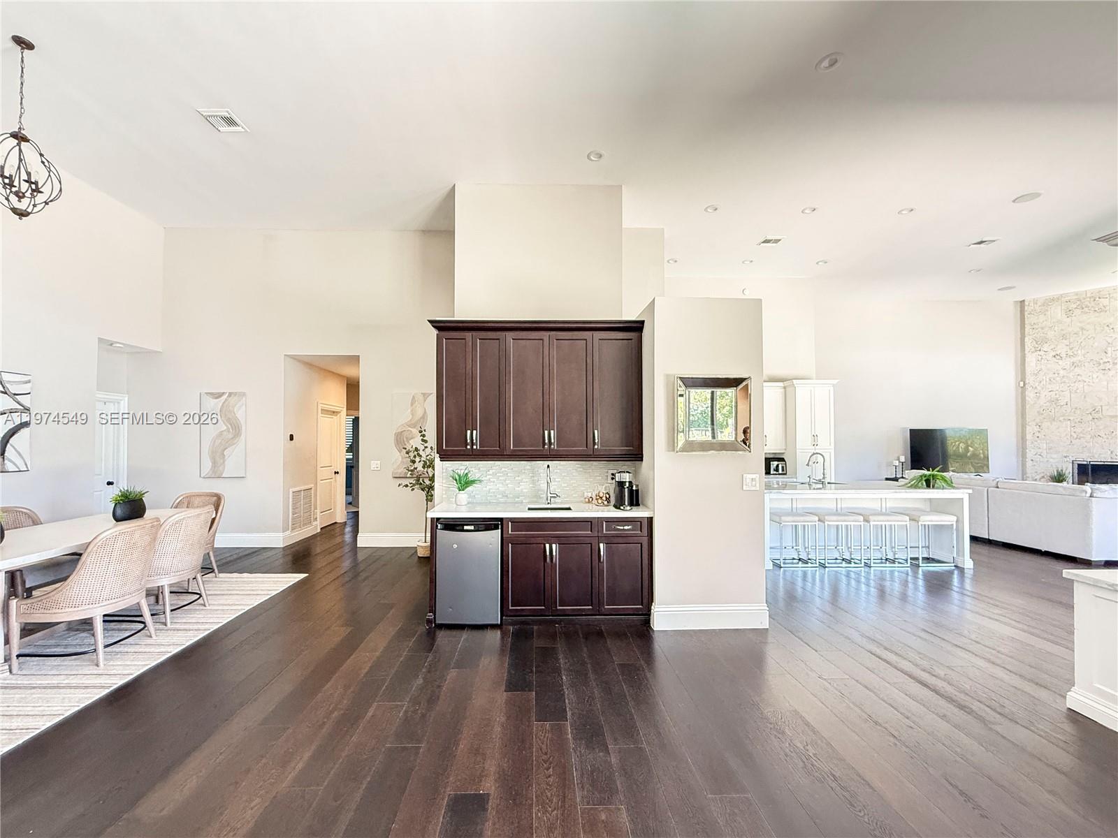 400 Alexandra Cir 0 Property Photo 3