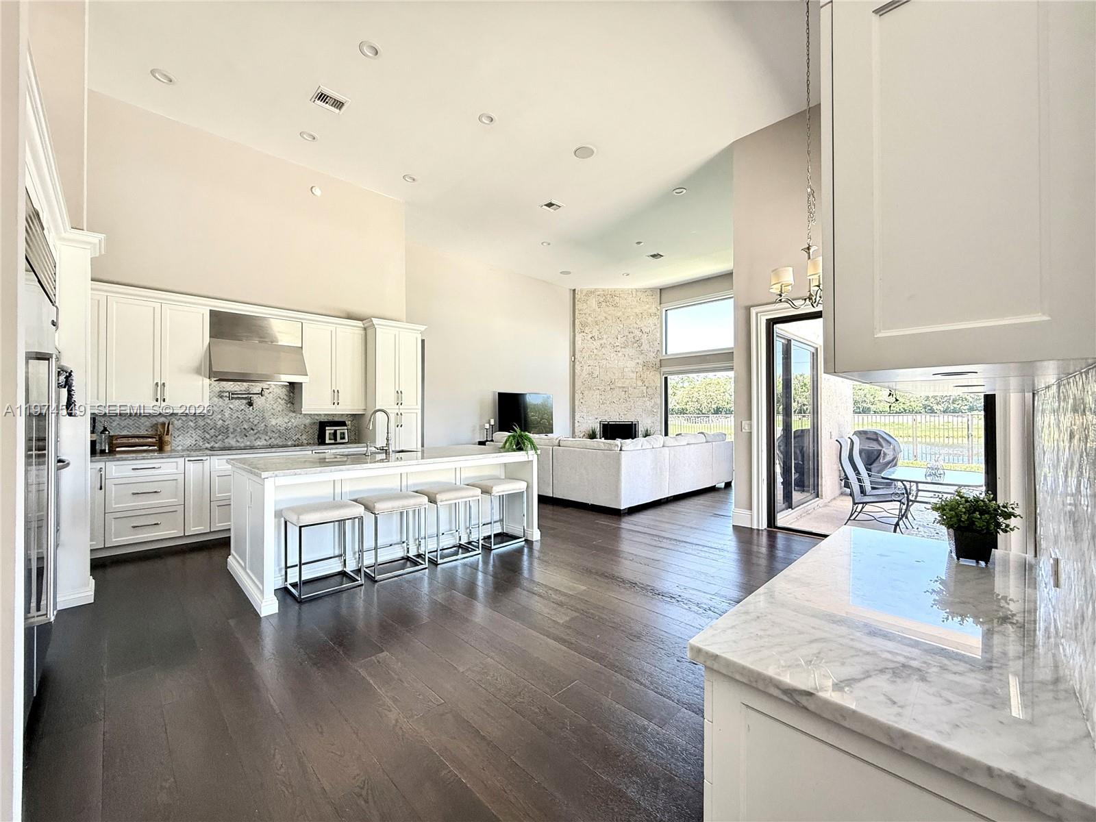 400 Alexandra Cir 0 Property Photo 15