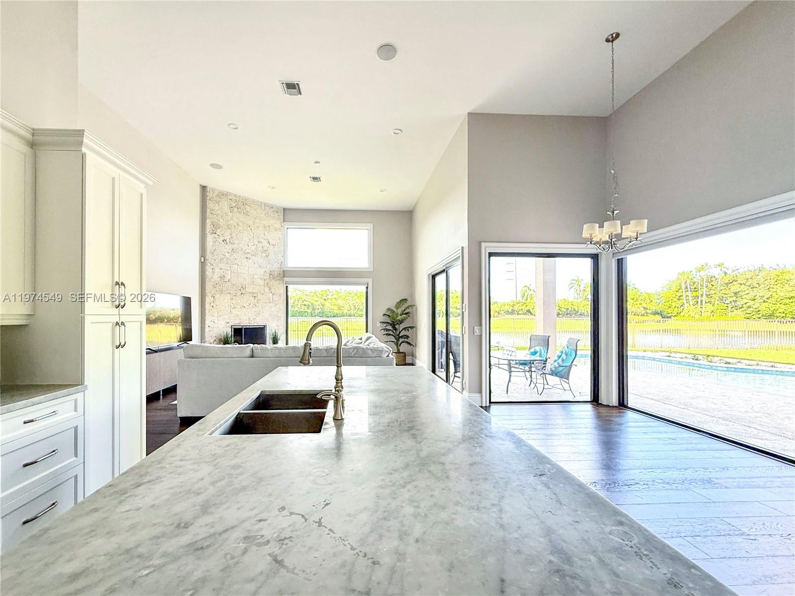 400 Alexandra Cir 0 Property Photo 17