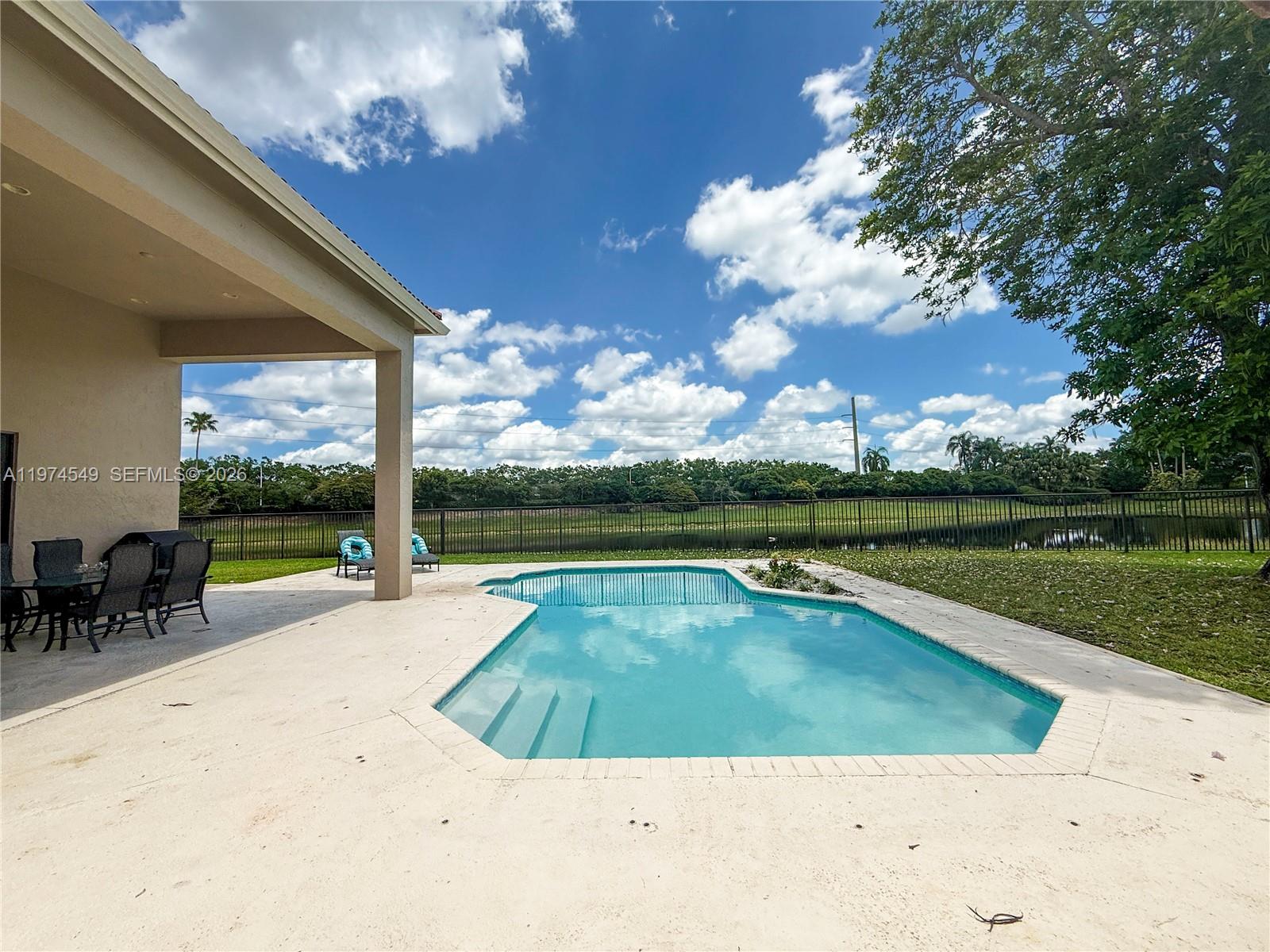 400 Alexandra Cir 0 Property Photo 41