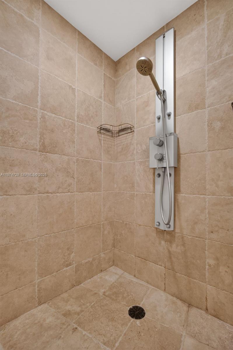 18201 Collins Ave 2008 Property Photo 26