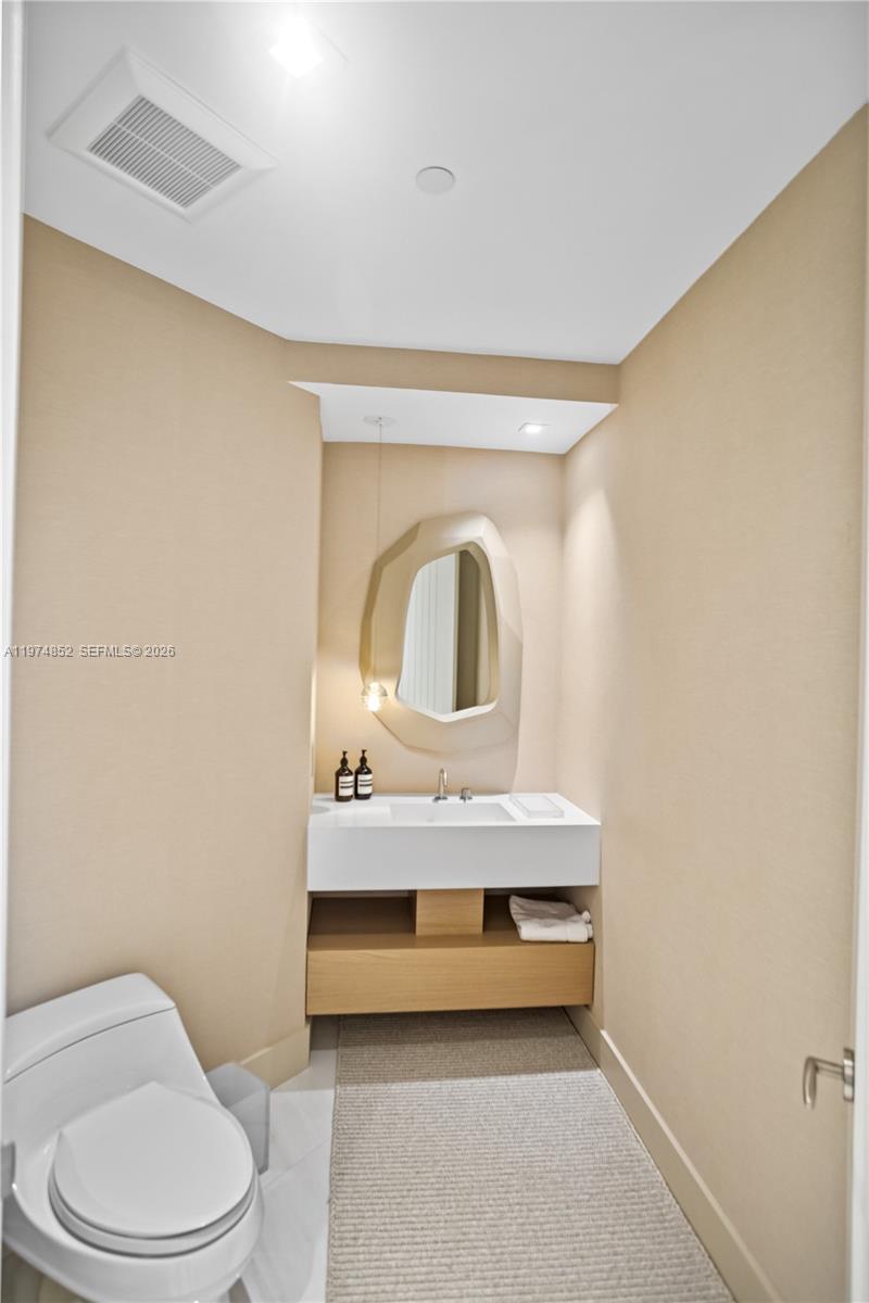 16051 Collins Ave 3202 Property Photo 28