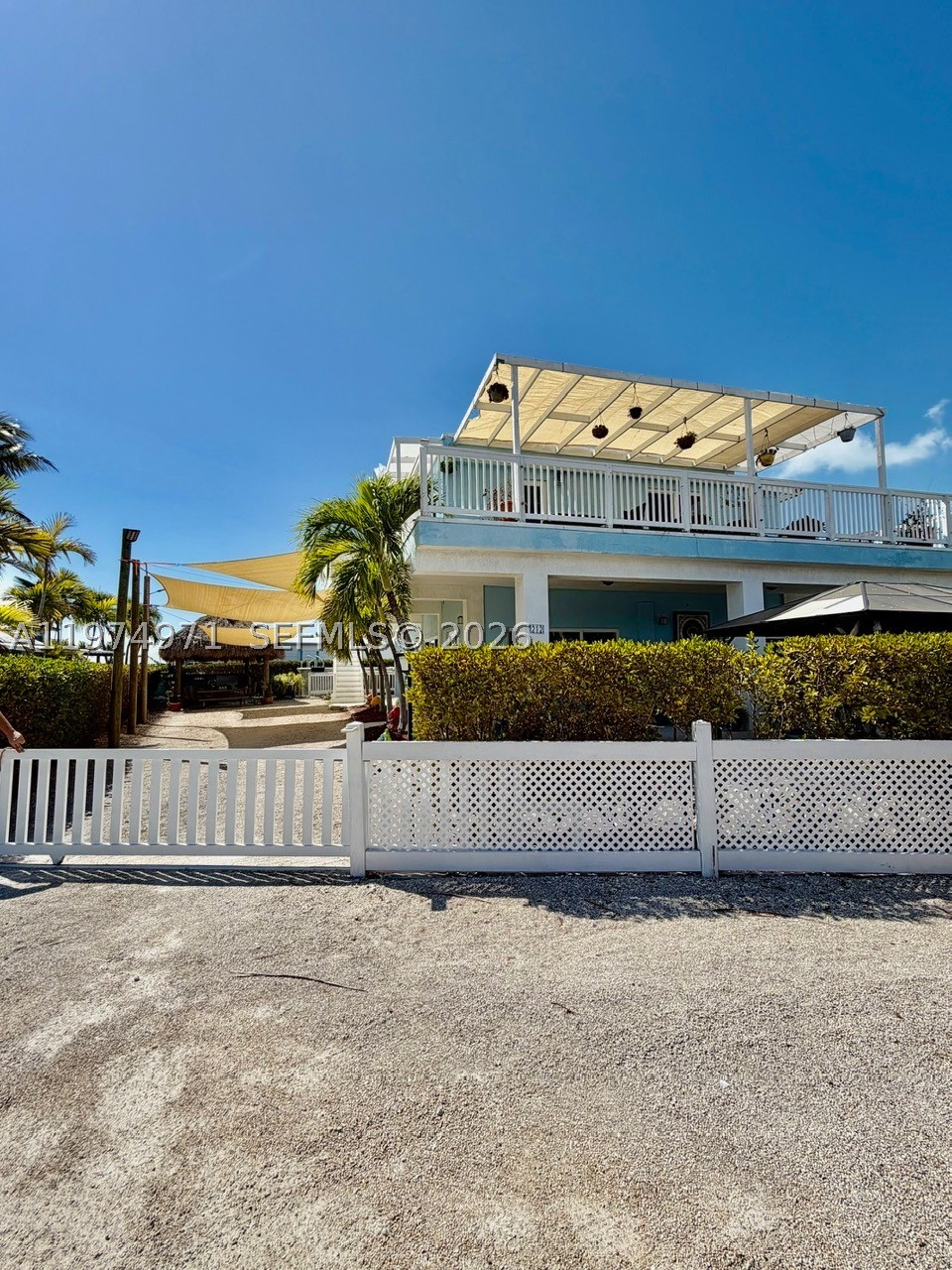 212 Banyan Ln Property Photo 3