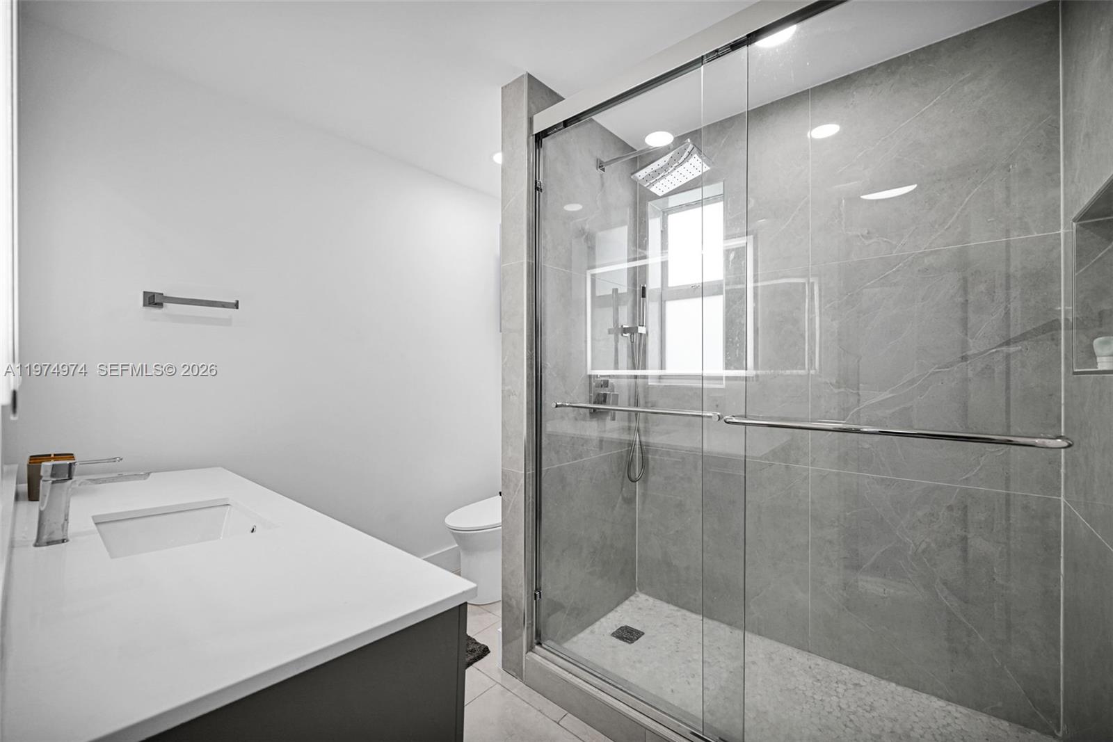 1021 Ne 82nd Ter Property Photo 13